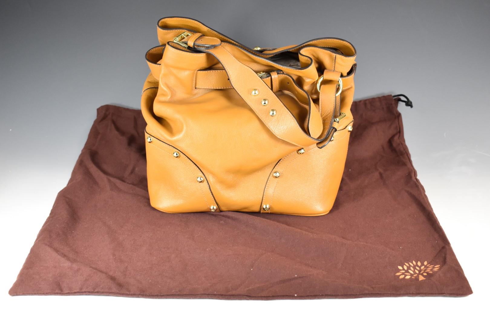 Mulberry Lizzie large handbag in camel coloured buffalo leather with gilt metal hardware, with