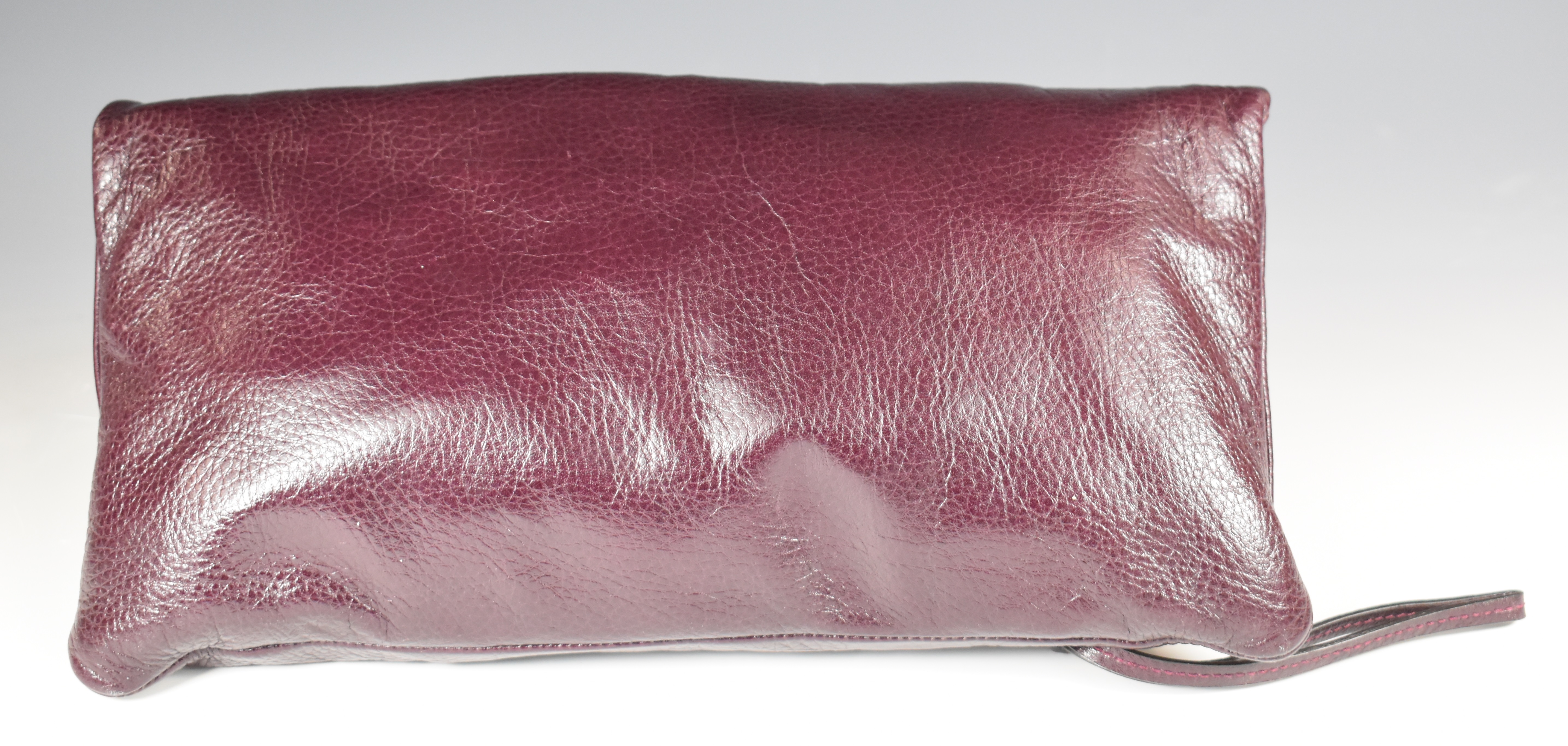 Mulberry Daria clutch bag in oxblood grained leather with gilt metal hardware, original label, - Image 4 of 9