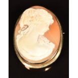 An 18k gold brooch set with a cameo depicting a young woman, 6.6g
