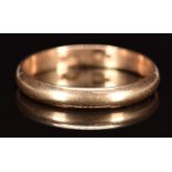 A 14k gold wedding band / ring, 2.5g, size R/S