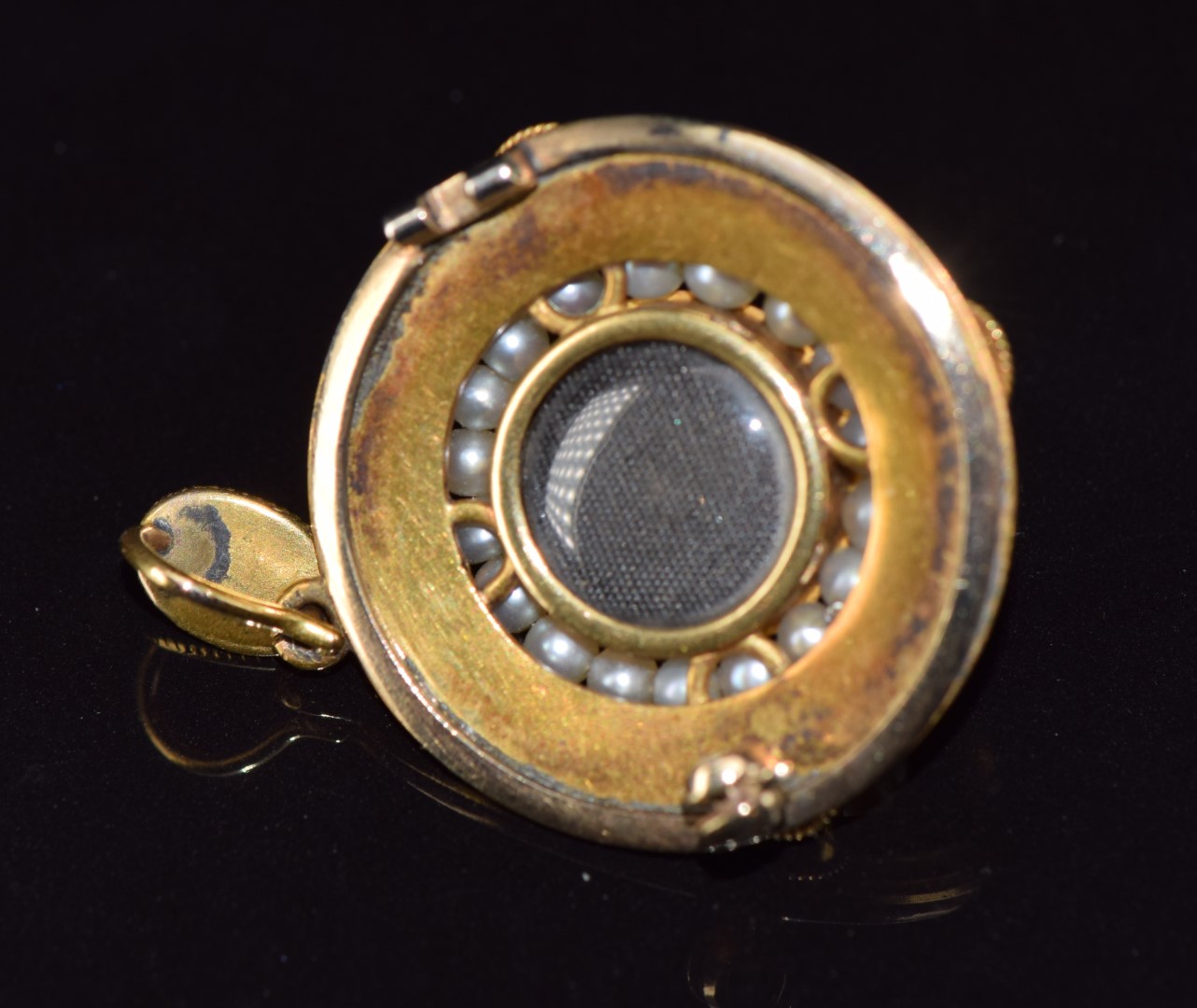 Victorian yellow metal pendant / brooch set with two foiled garnet cabochons surrounded by natural - Image 4 of 4