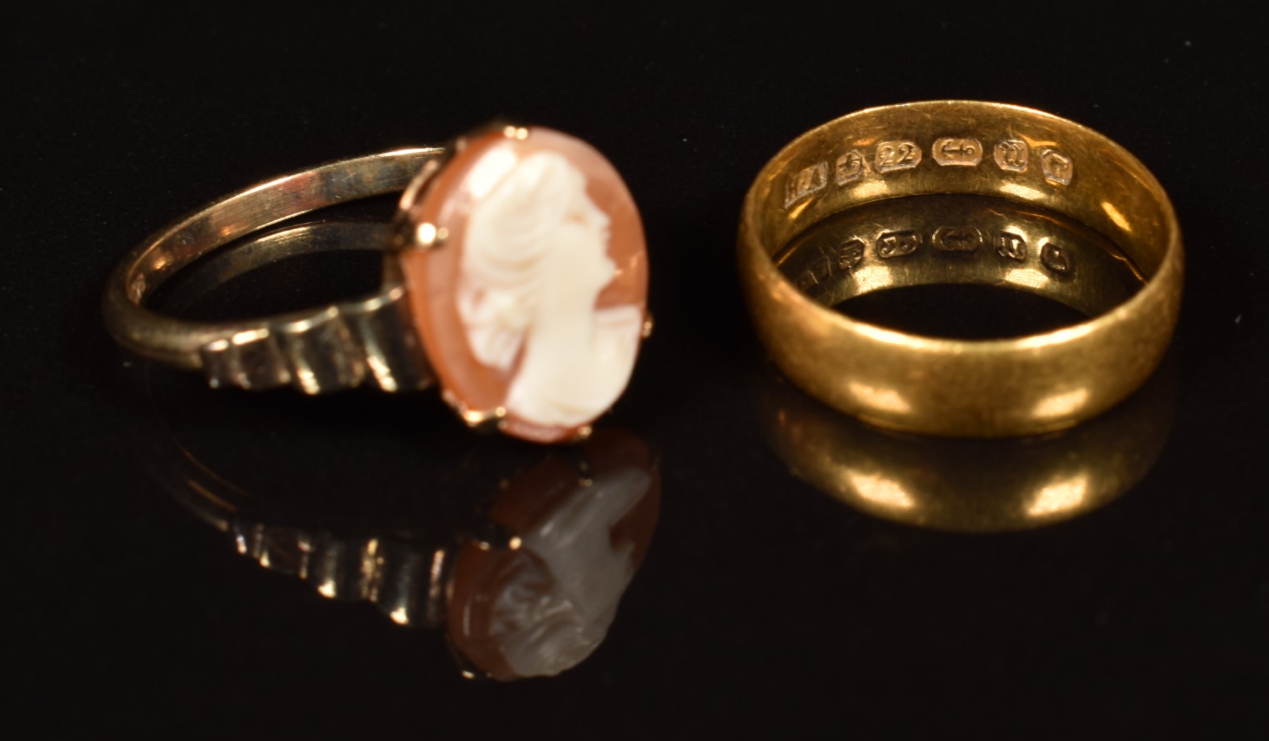 A 22ct gold wedding band / ring (3.1g, size K) in vintage box for Kendal & Dent, 106 Cheapside, - Image 3 of 4