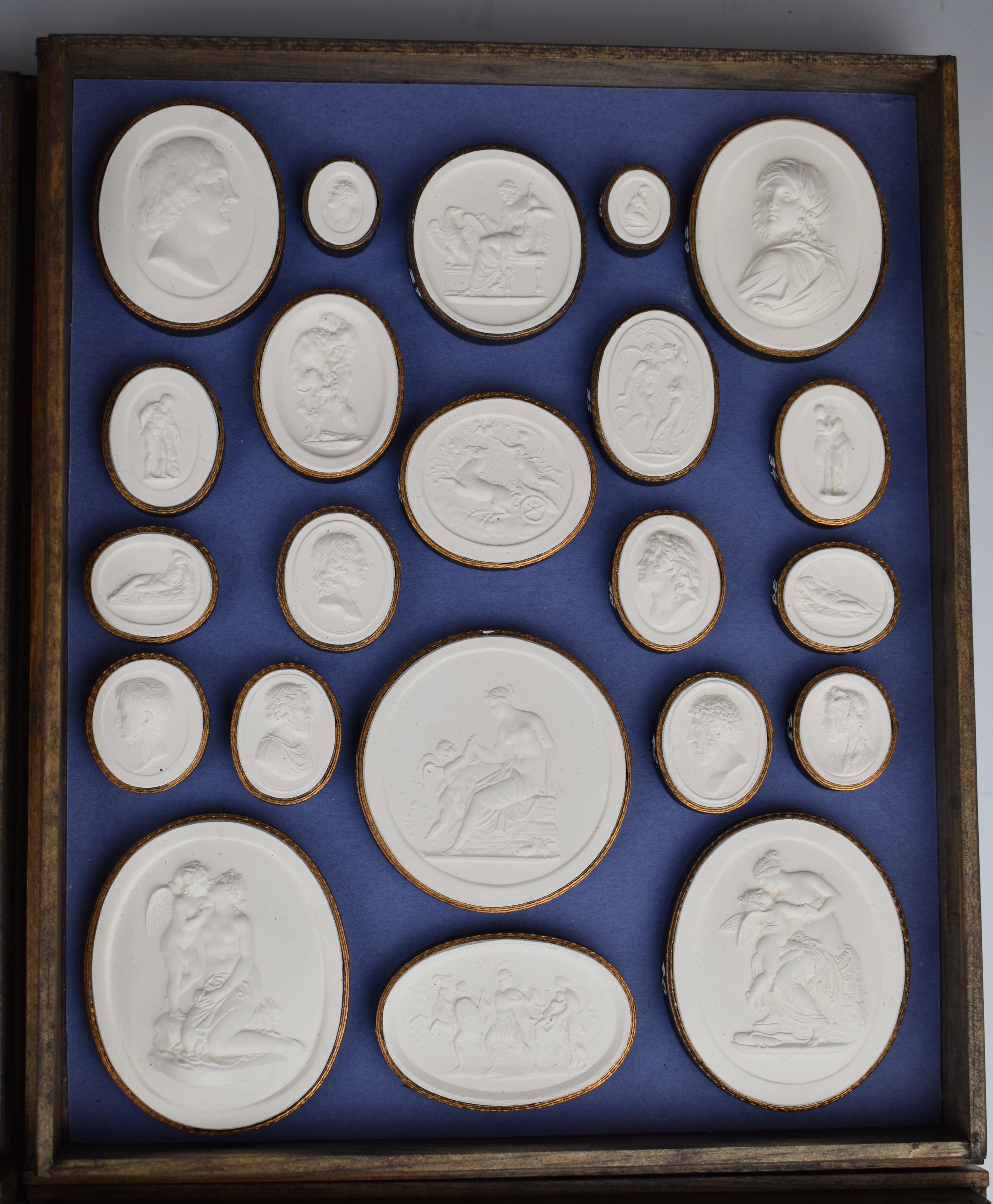 Set of ninety two Grand Tour style plaster plaques / cameos depicting classical scenes / figures, - Image 4 of 6