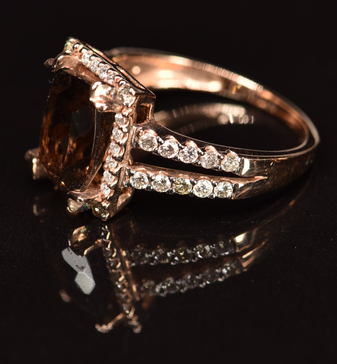 A 14k rose gold ring set with smoky quartz and diamonds, with matching earrings, 7g - Image 2 of 3
