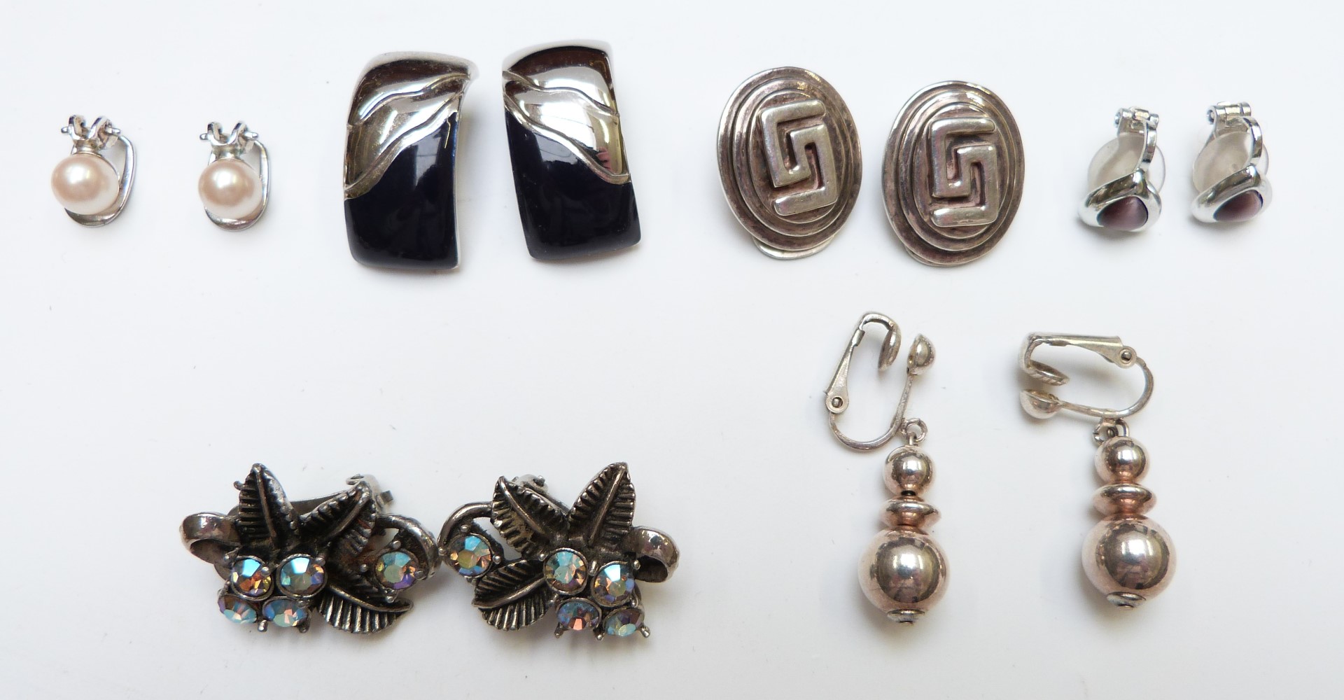 A silver pendant set with butterfly wing, silver perfume bottle, silver necklace, silver earrings - Image 16 of 18