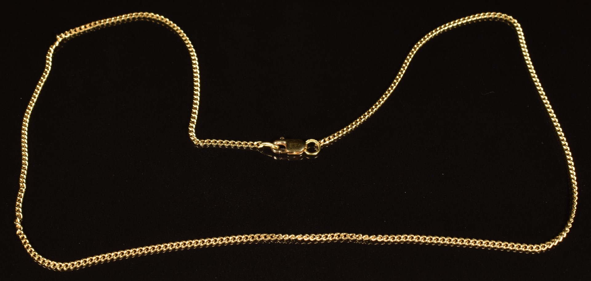 An 18ct gold chain/ necklace, length 40cm, 4.1g