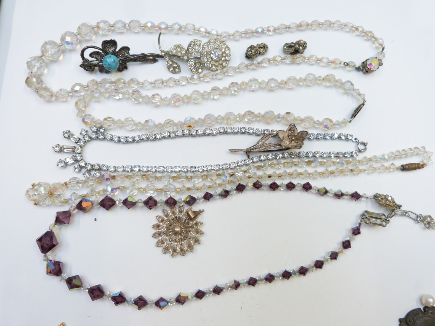 A collection of costume jewellery including Trifari necklace, crystal beads, faux pearls, diamanté - Image 3 of 6