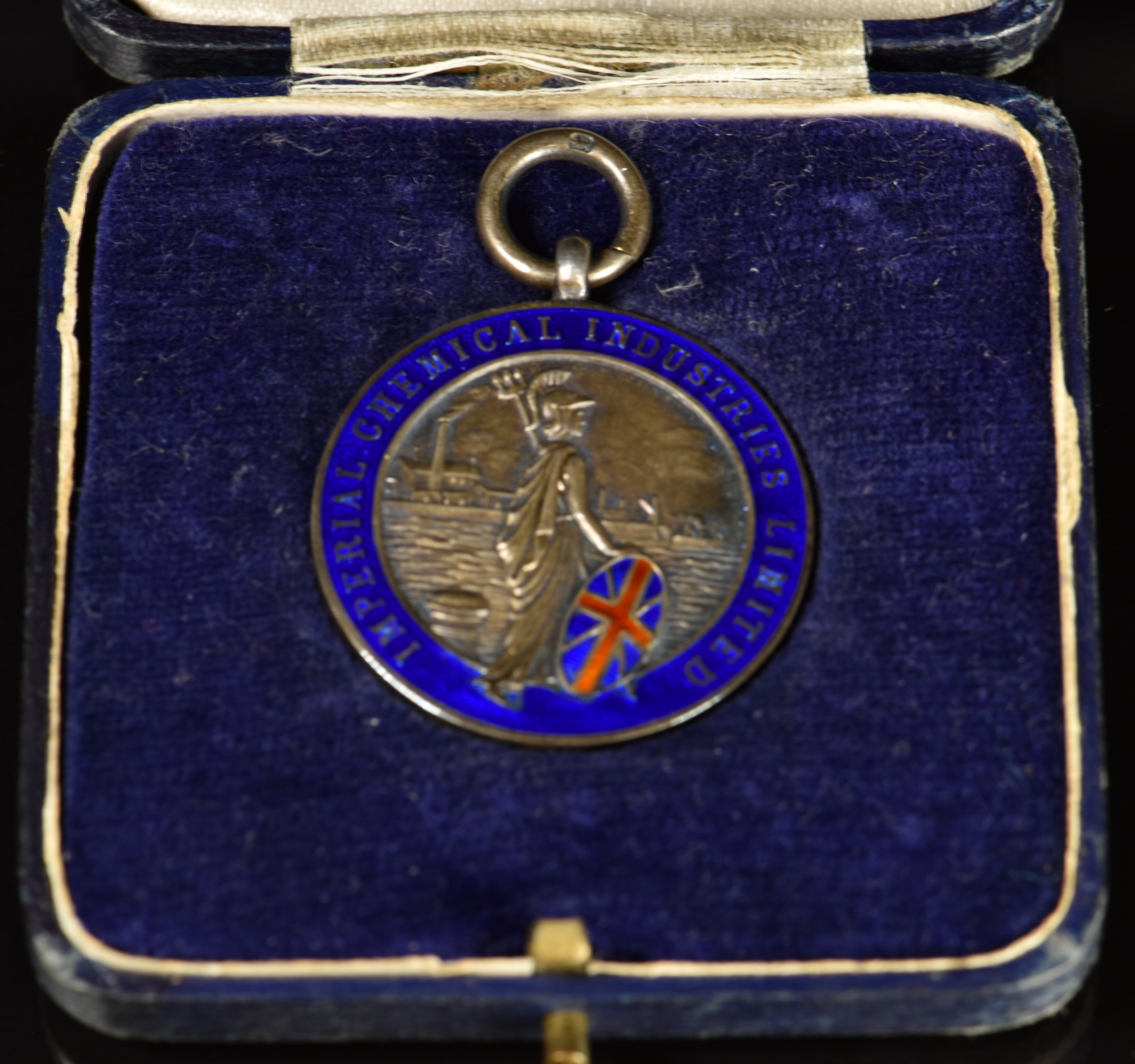 A 9ct gold Faithful Service Medal for 'Imperial Chemical Industries Limited', in box, 25g - Image 2 of 4