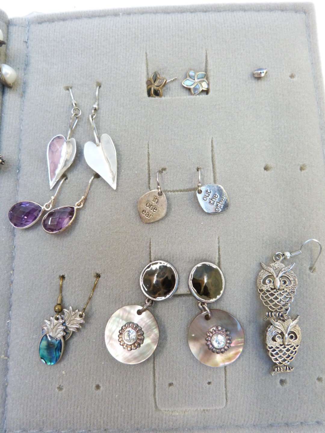 A collection of silver jewellery including earrings, rings, bracelets, pendants, charms etc - Image 4 of 4