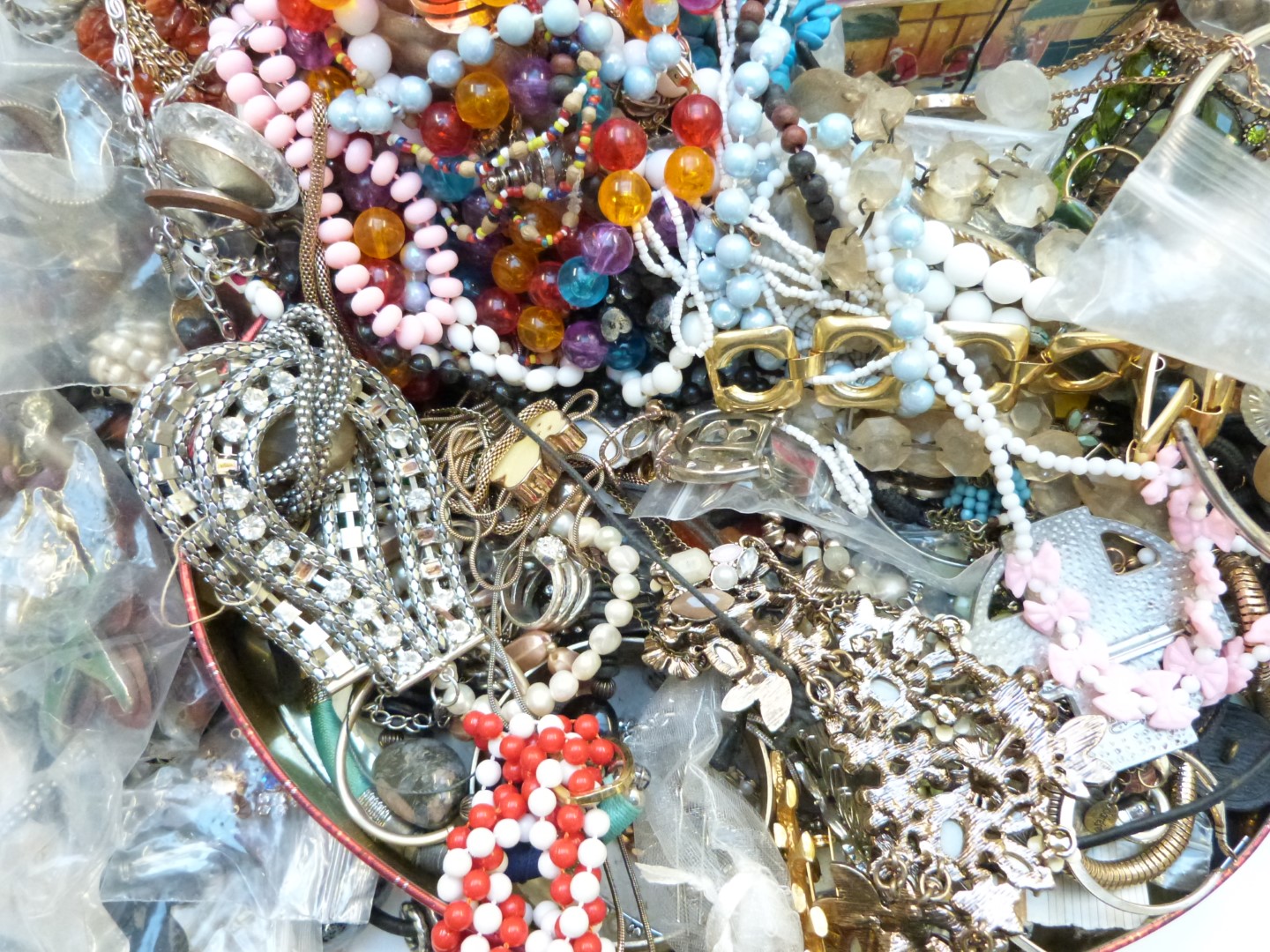A collection of jewellery including a large collection of chains, brooches, vintage earrings, - Image 7 of 7