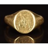 An 18ct gold signet ring, 6.6g, size J