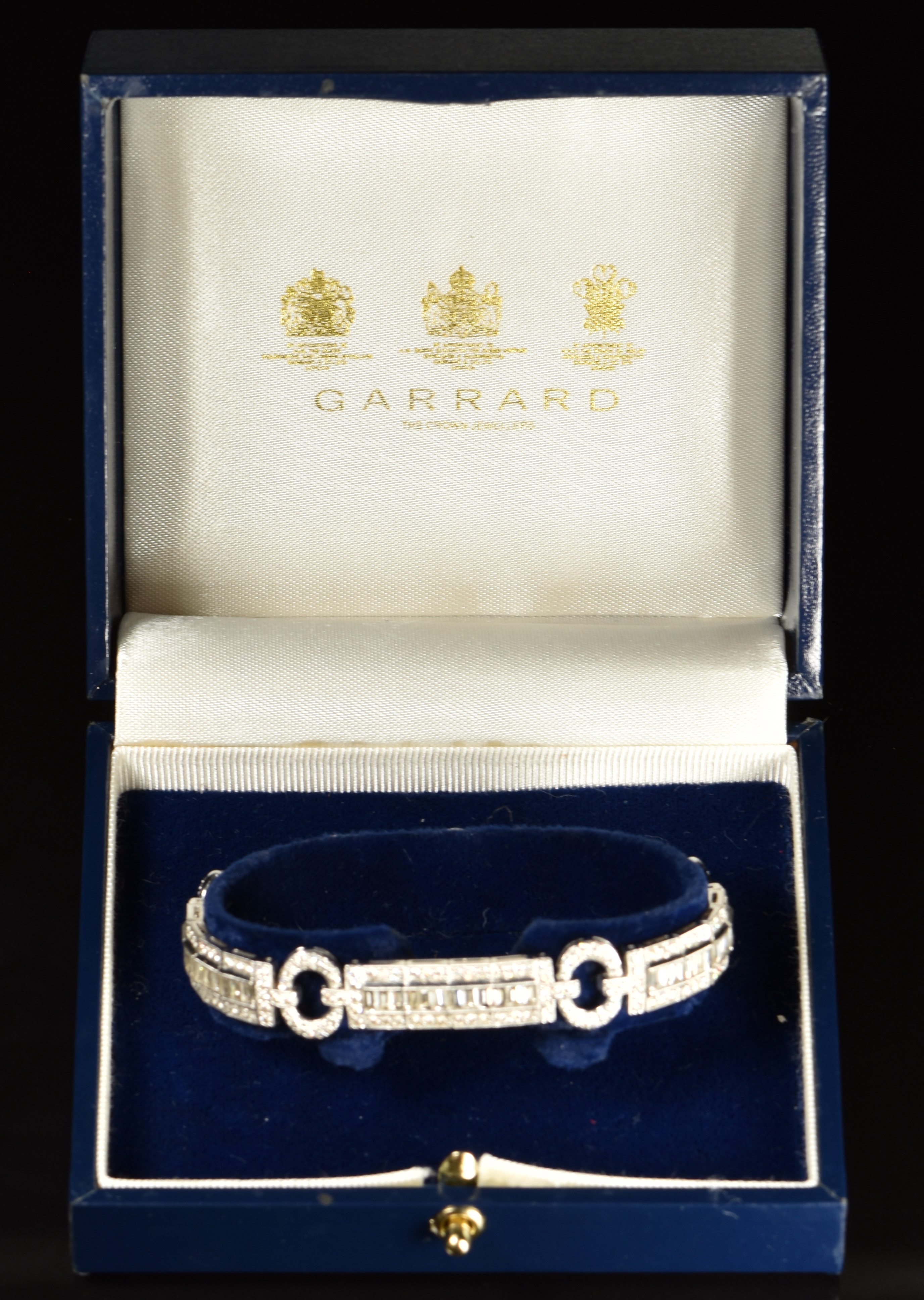 Art Deco style 18k white gold bracelet set with round and baguette cut diamonds, total diamond - Image 3 of 3