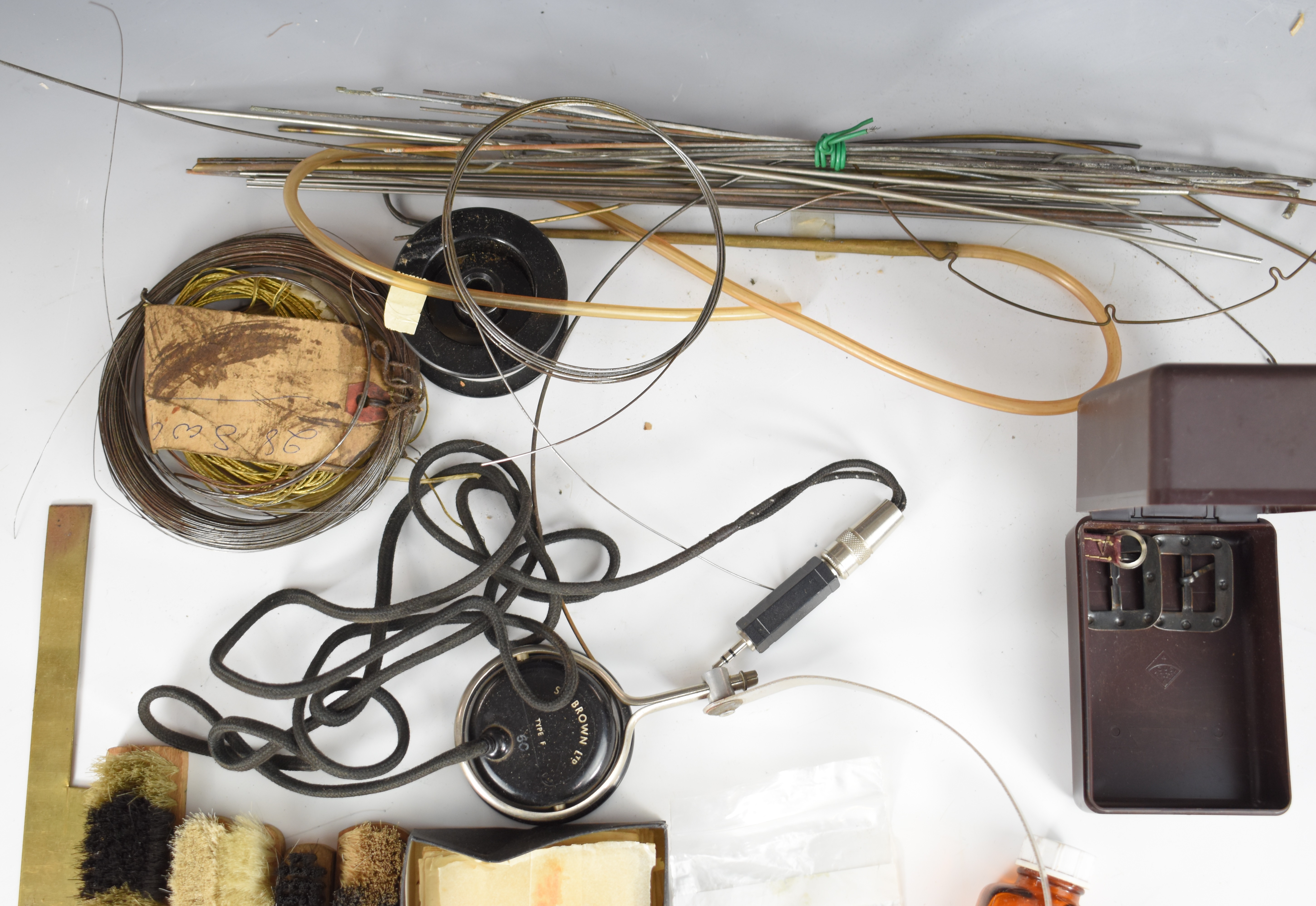 Collection of clock parts, keys, tools, needle files, engraver's wax, clamps etc, in three trays - Image 14 of 21