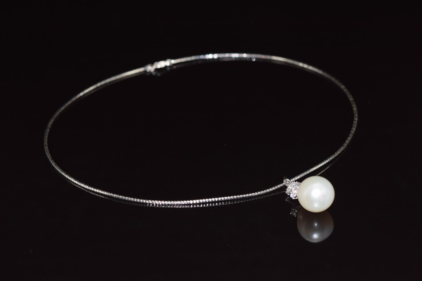 An 18ct white gold pendant set with a 23ct South Sea pearl, baguette and round cut diamonds, total - Image 4 of 4