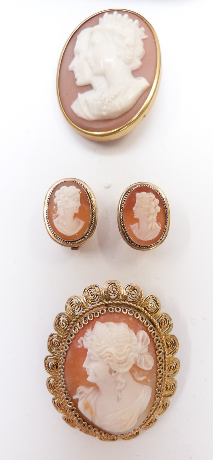 A silver abstract brooch, silver necklace, filigree cameo brooch, pair of cameo earrings etc - Image 4 of 7