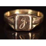 A 9ct gold signet ring, 5.1g, size U