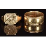 A 9ct gold signet ring set with a diamond and a 9ct gold wedding band/ ring, 12.8g, size R