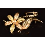 An 18ct gold brooch in the form of a flower, 5.7g