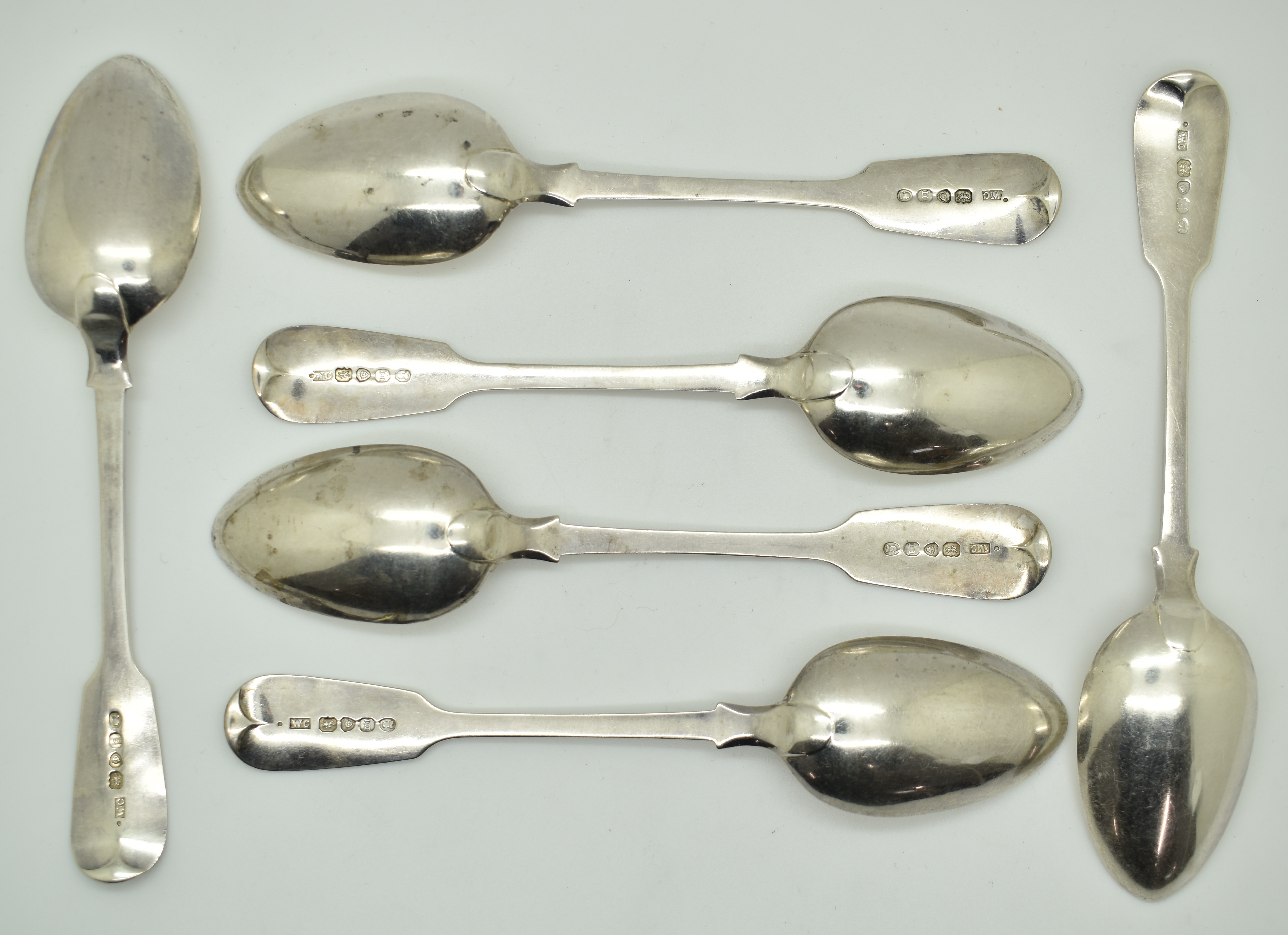 Set of six Georgian hallmarked silver Fiddle pattern dessert spoons, London 1827, maker William - Image 2 of 2