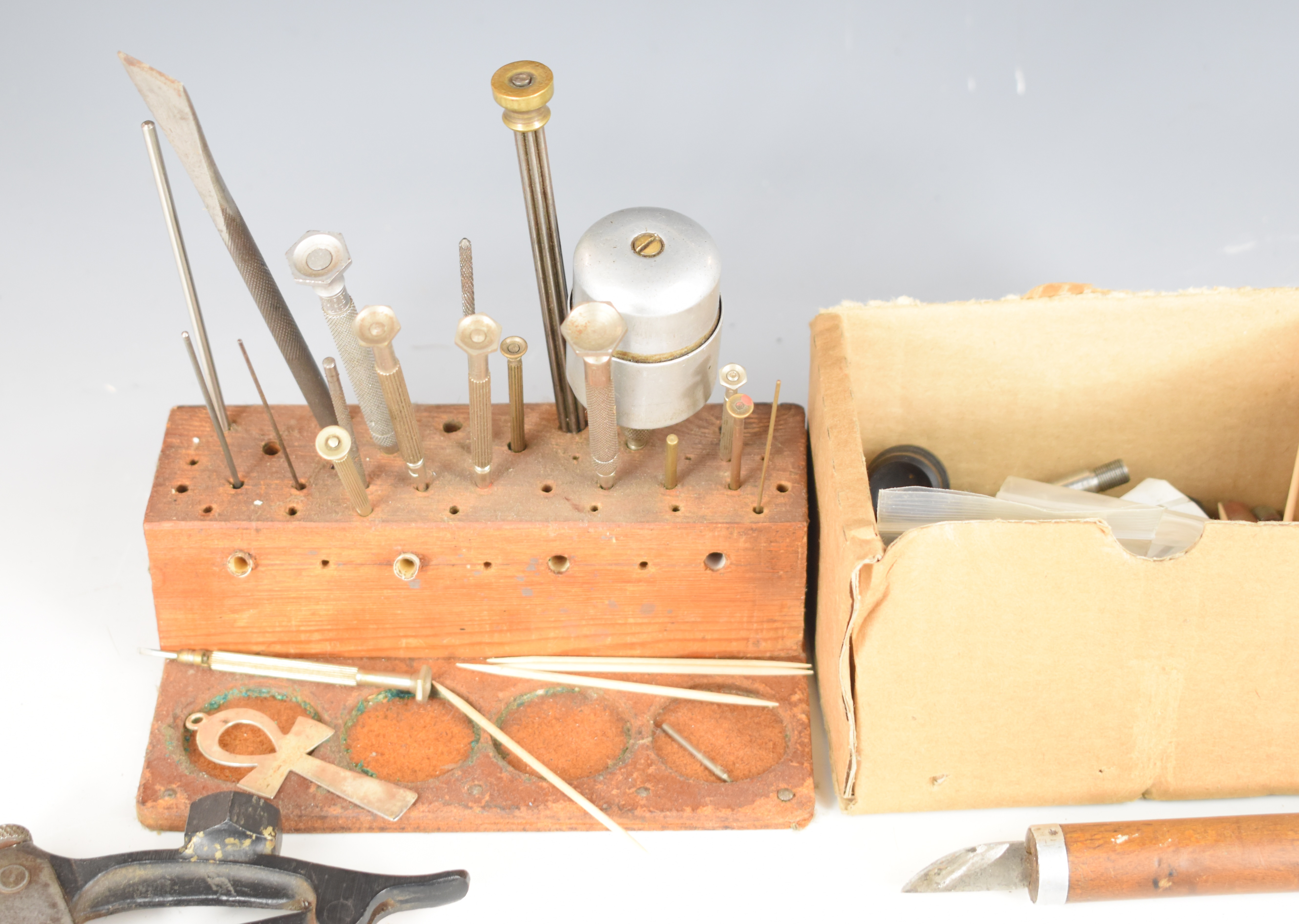 Collection of clock parts, keys, tools, needle files, engraver's wax, clamps etc, in three trays - Image 21 of 21