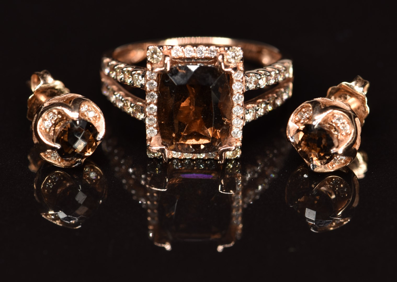 A 14k rose gold ring set with smoky quartz and diamonds, with matching earrings, 7g