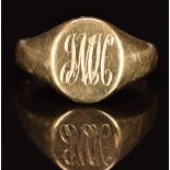 A 9ct gold signet ring, 4.6g, size Q