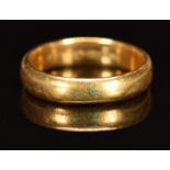 A 22ct gold wedding band/ ring, 4.3g, size K