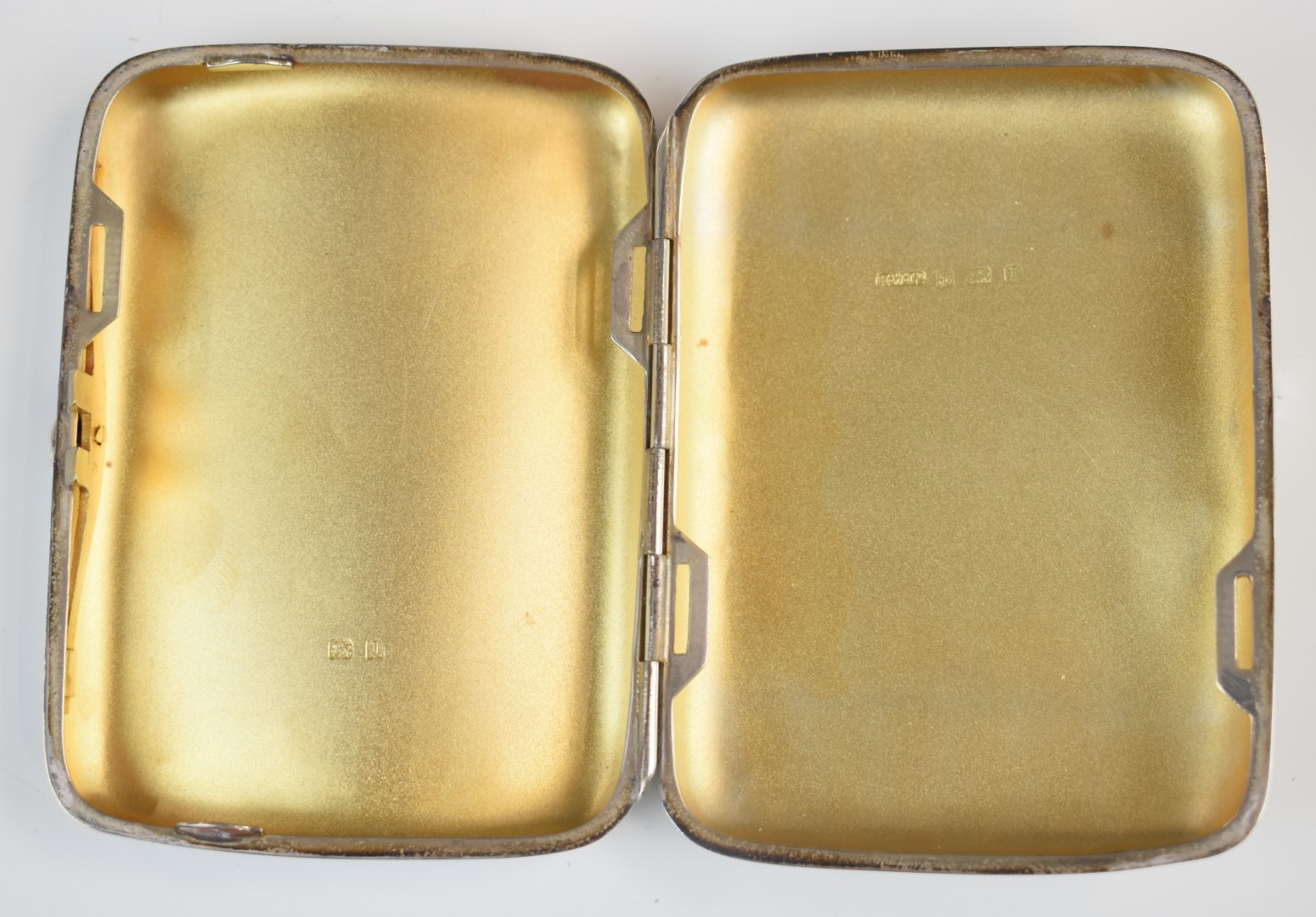 George V hallmarked silver cigarette case with engraved decoration and gilt interior, Birmingham - Image 8 of 8