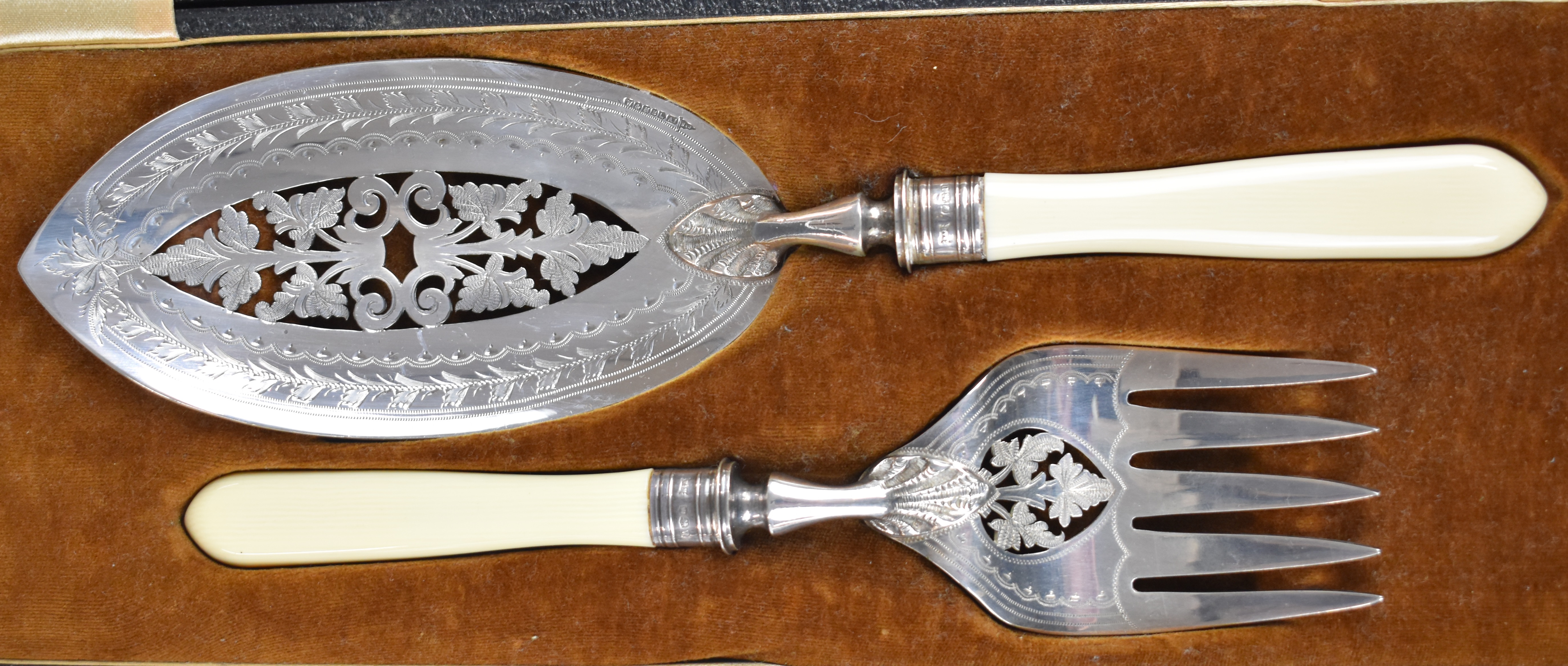 Cased set of hallmarked silver handled cake knives, together with a pair of Walker & Hall silver - Image 4 of 7