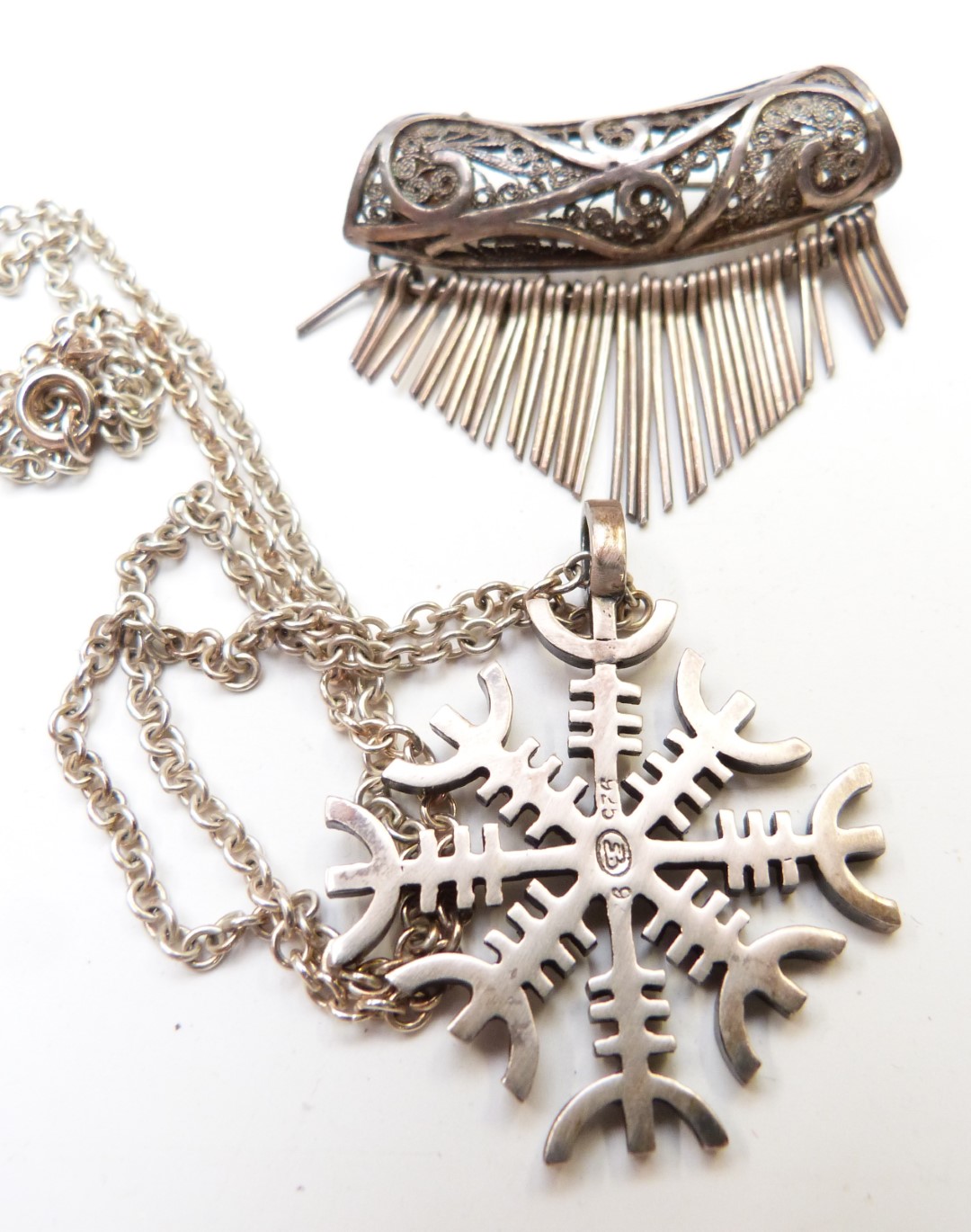 A collection of jewellery including silver chain, filigree brooch, silver pendant, Ola Gorie brooch, - Image 14 of 14