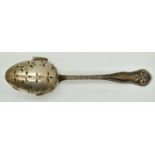 Edward VII hallmarked silver novelty tea strainer spoon with pierced bowl and lid, Birmingham