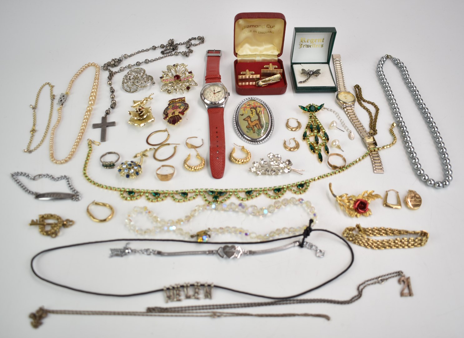 A collection of jewellery including three 9ct gold rings (broken, 3.7g), Swatch, 9ct gold locket (