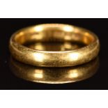 A 22ct gold wedding band / ring, 4.7g, size K