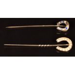 Edwardian 15ct gold stick pin in the form of a horseshoe set with seed pearls (1.8g) and a c1900