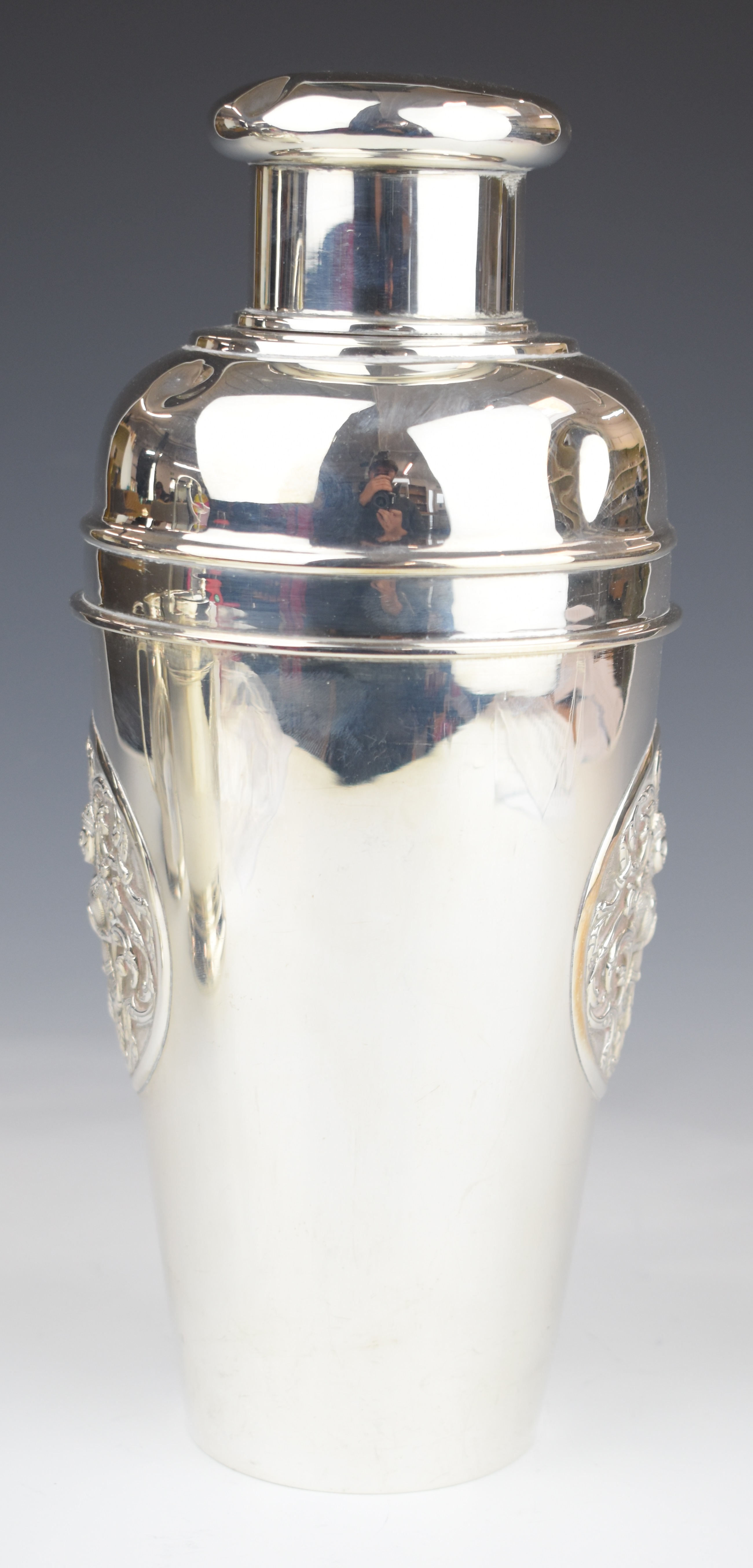 Thai silver cocktail shaker with embossed decoration of a deity to front and back, marked to base - Image 2 of 4