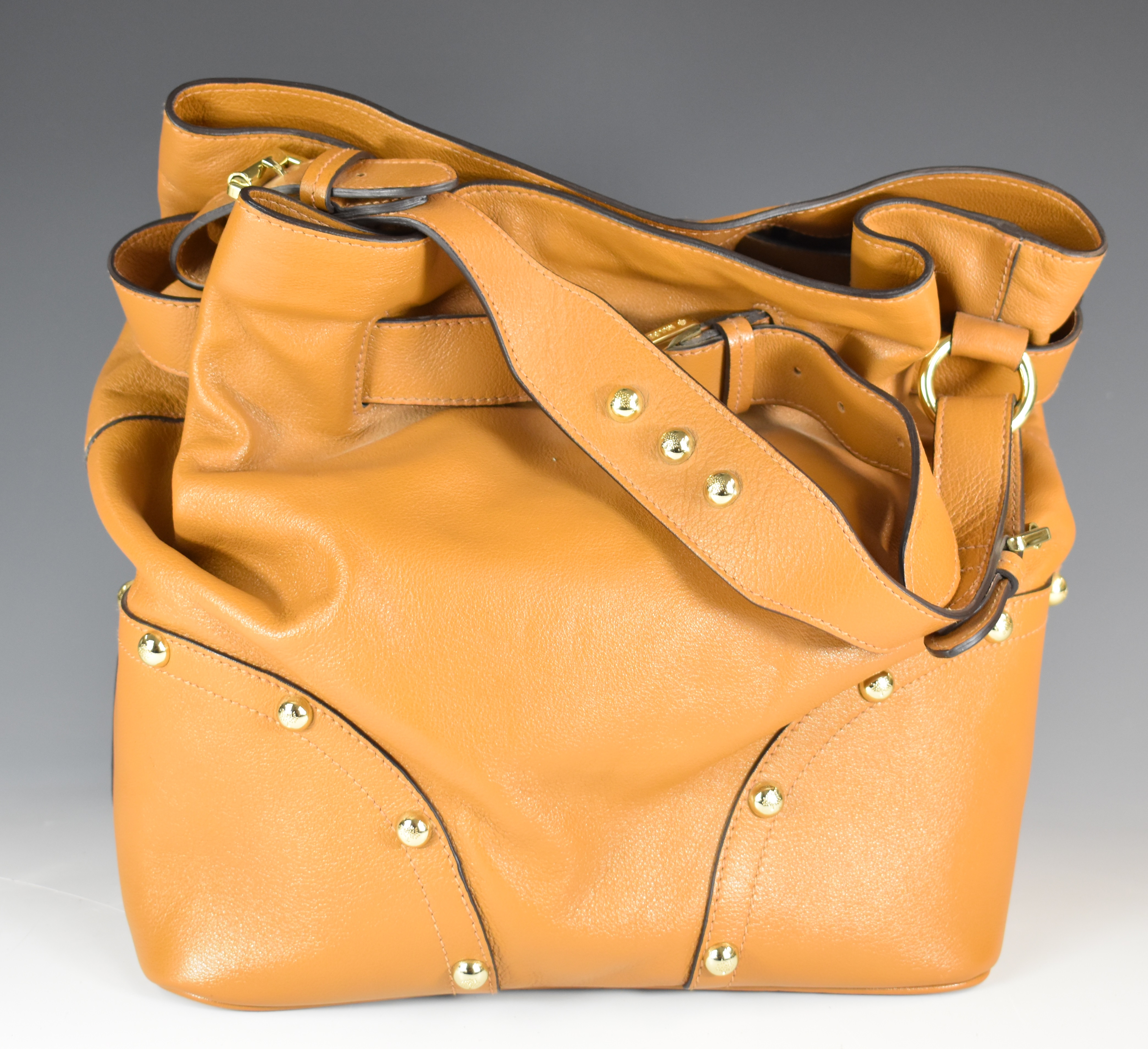 Mulberry Lizzie large handbag in camel coloured buffalo leather with gilt metal hardware, with - Image 2 of 9