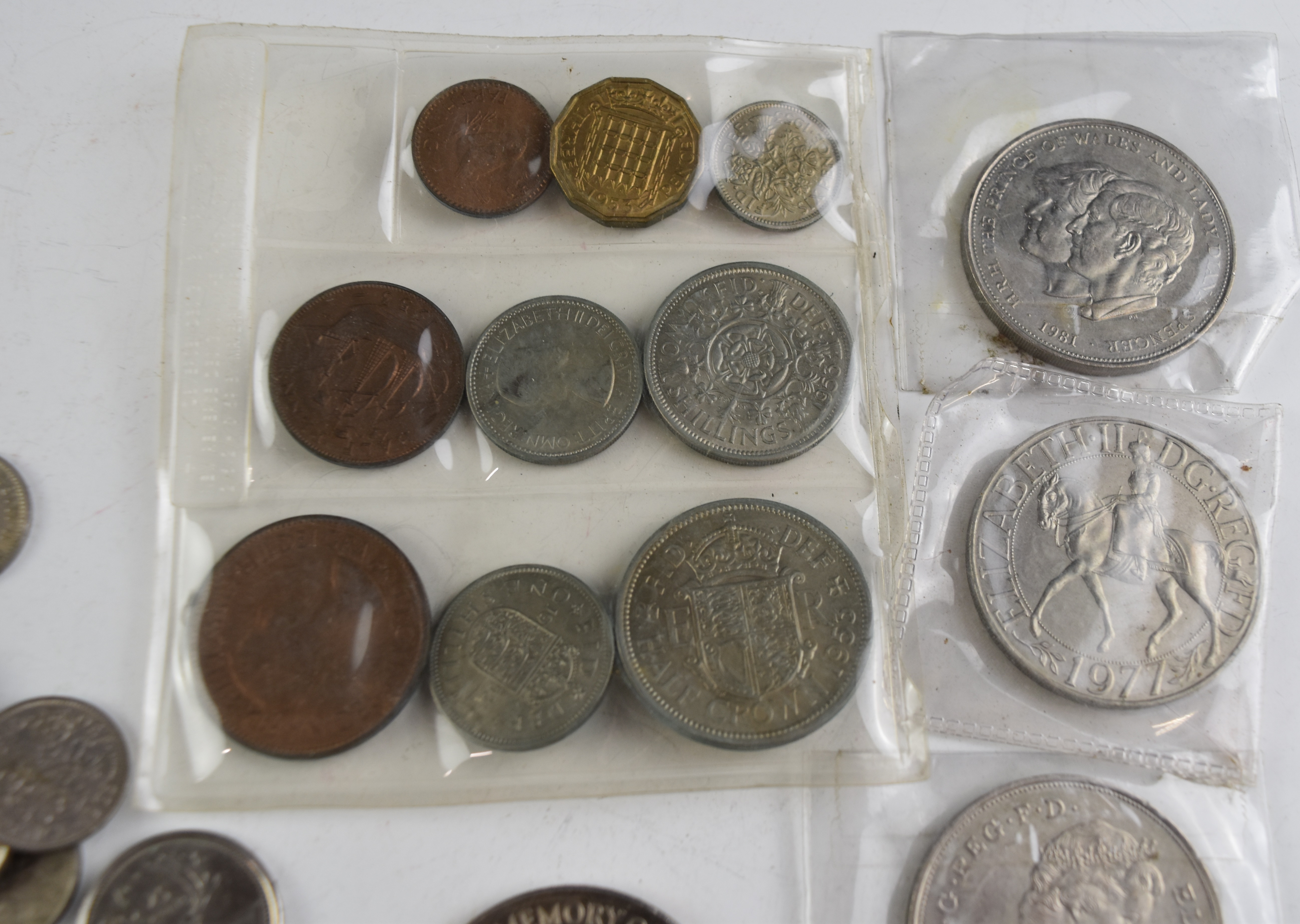 A quantity of largely UK coinage etc, including modern crowns, £2 coins, 1953 Coronation set, Nazi - Bild 4 aus 4