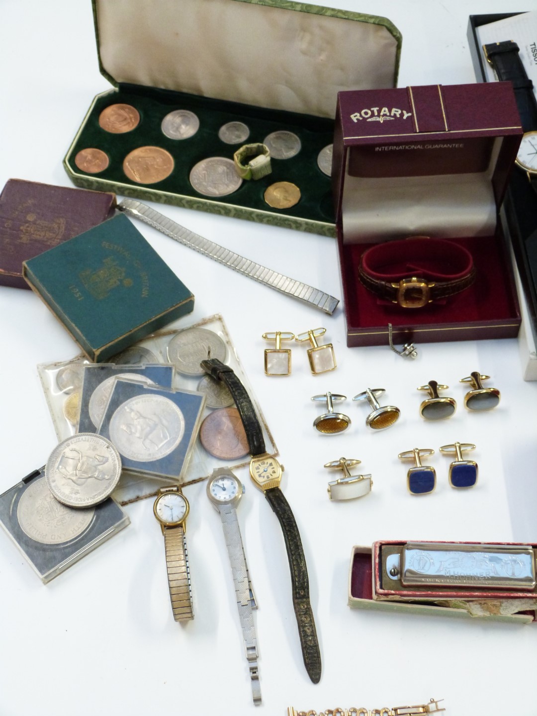 A collection of costume jewellery including diamanté necklace, vintage brooches, cufflinks, coins, - Image 5 of 7