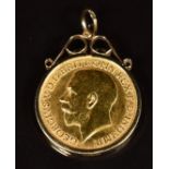 A 1913 gold full sovereign in 9ct gold pendant mount, 9.1g
