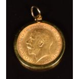 A 1914 gold half sovereign in 9ct gold pendant mount, 5.1g.