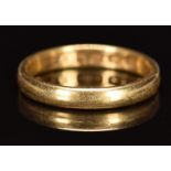 An 18ct gold wedding band / ring, Birmingham 1879, 3.0g, size L