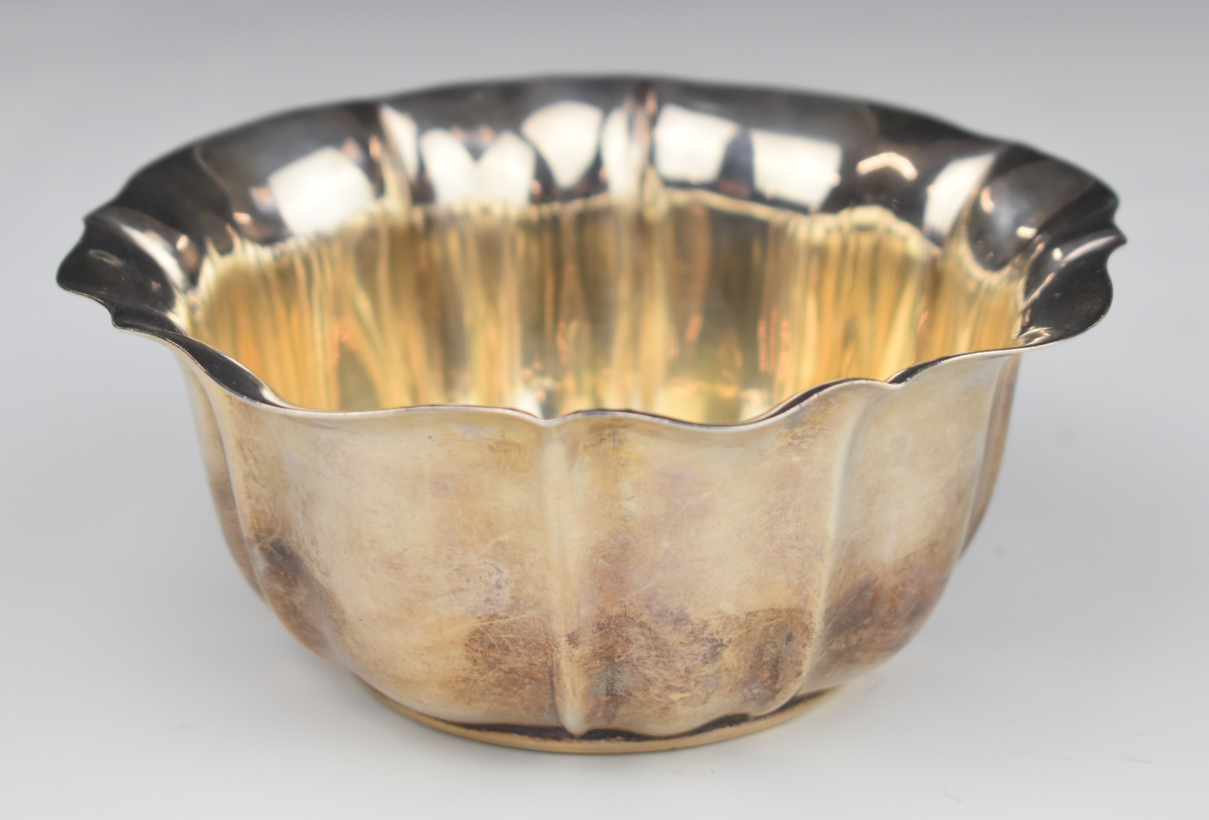 Edward VII hallmarked silver sugar bowl of lobed design, Sheffield 1905, maker Atkin Brothers,