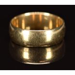A 9ct gold wedding band / ring, 4.3g, size P