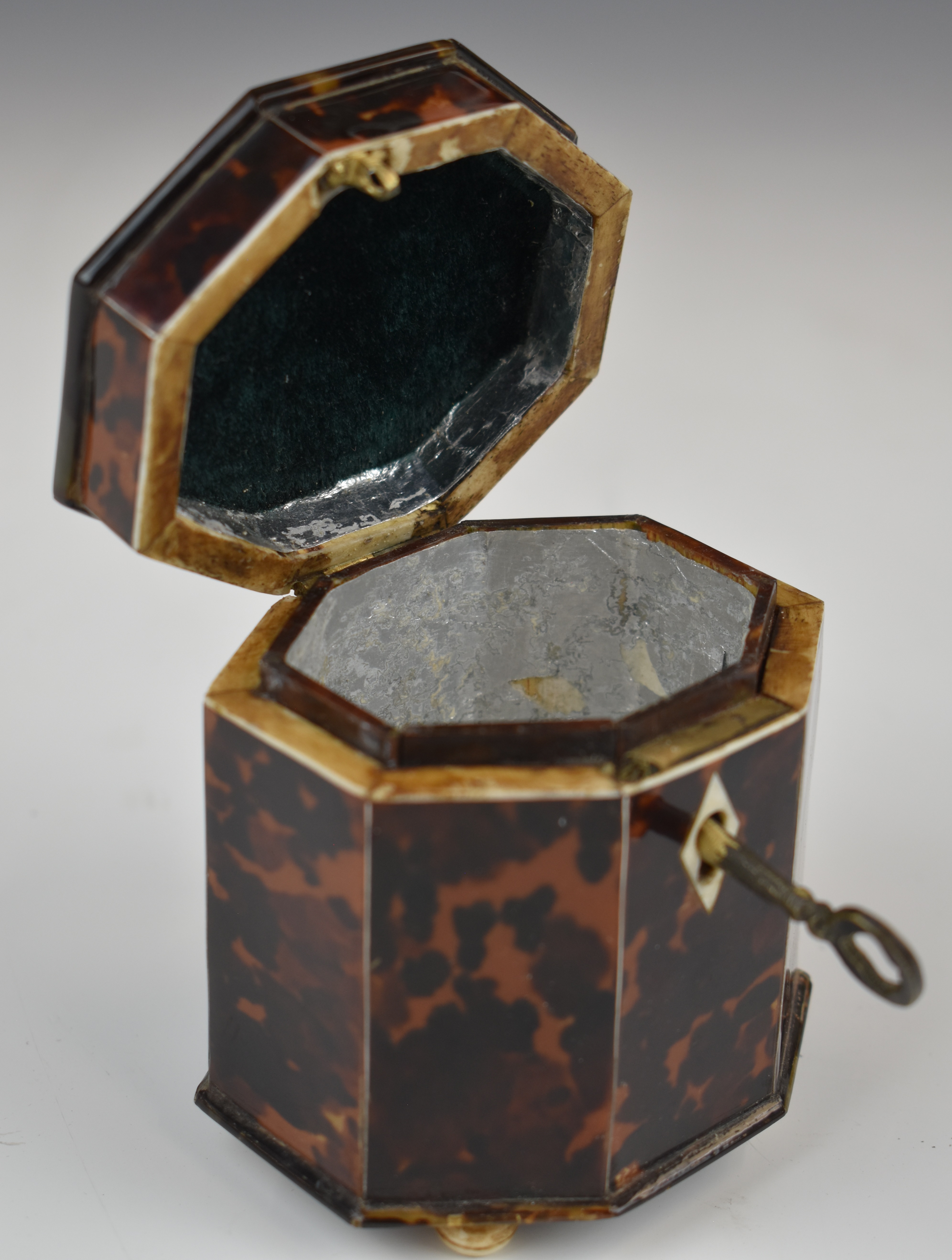 Octagonal tortoiseshell style tea caddy raised on four ball feet, height 12cm - Image 5 of 6