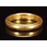 A 22ct gold wedding band / ring, 6.6g, size Q