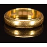 A 22ct gold wedding band / ring, 6.6g, size N