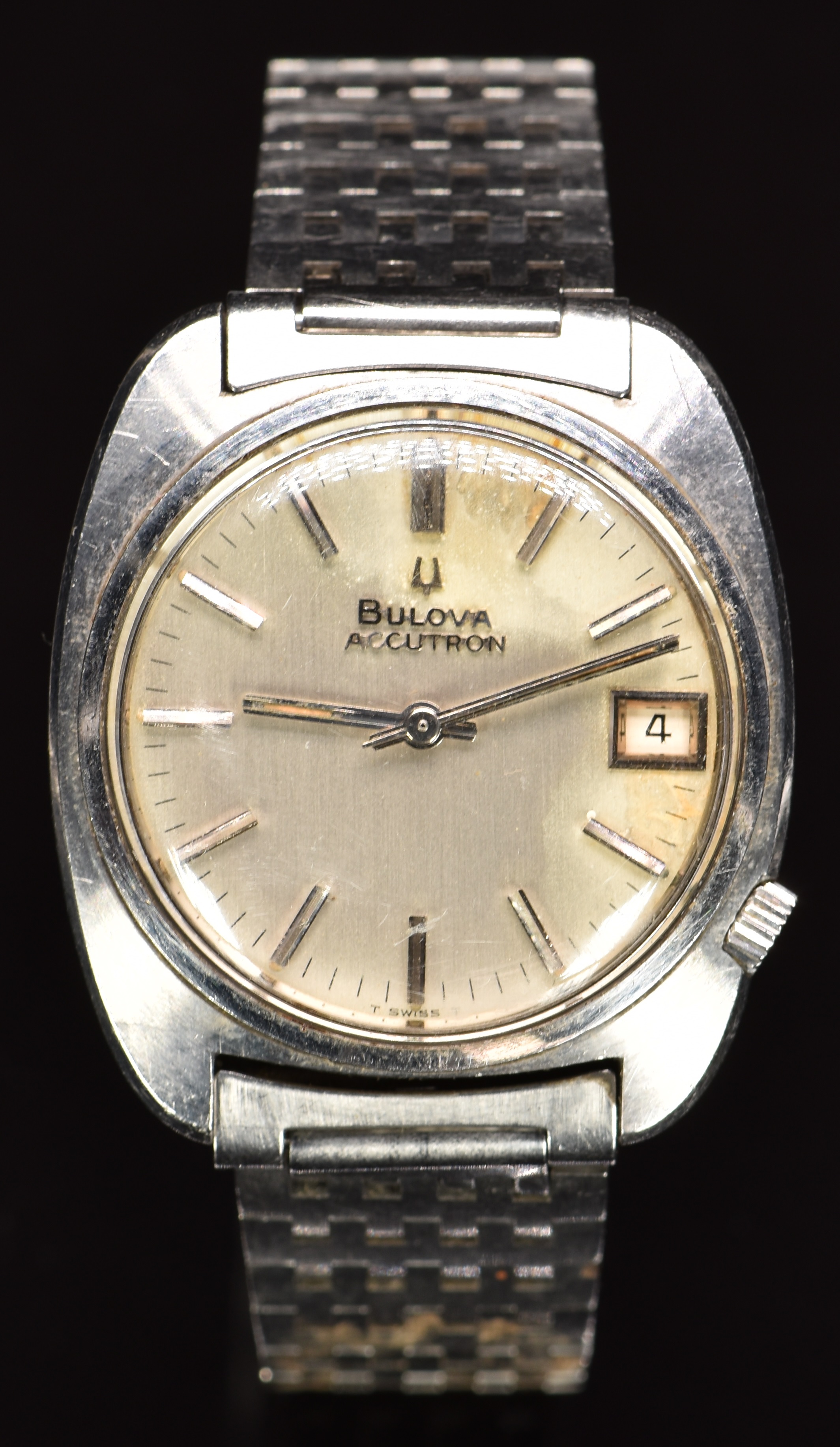 Bulova Accutron M9 gentleman's wristwatch ref. 741 with date aperture luminous hands, baton hour