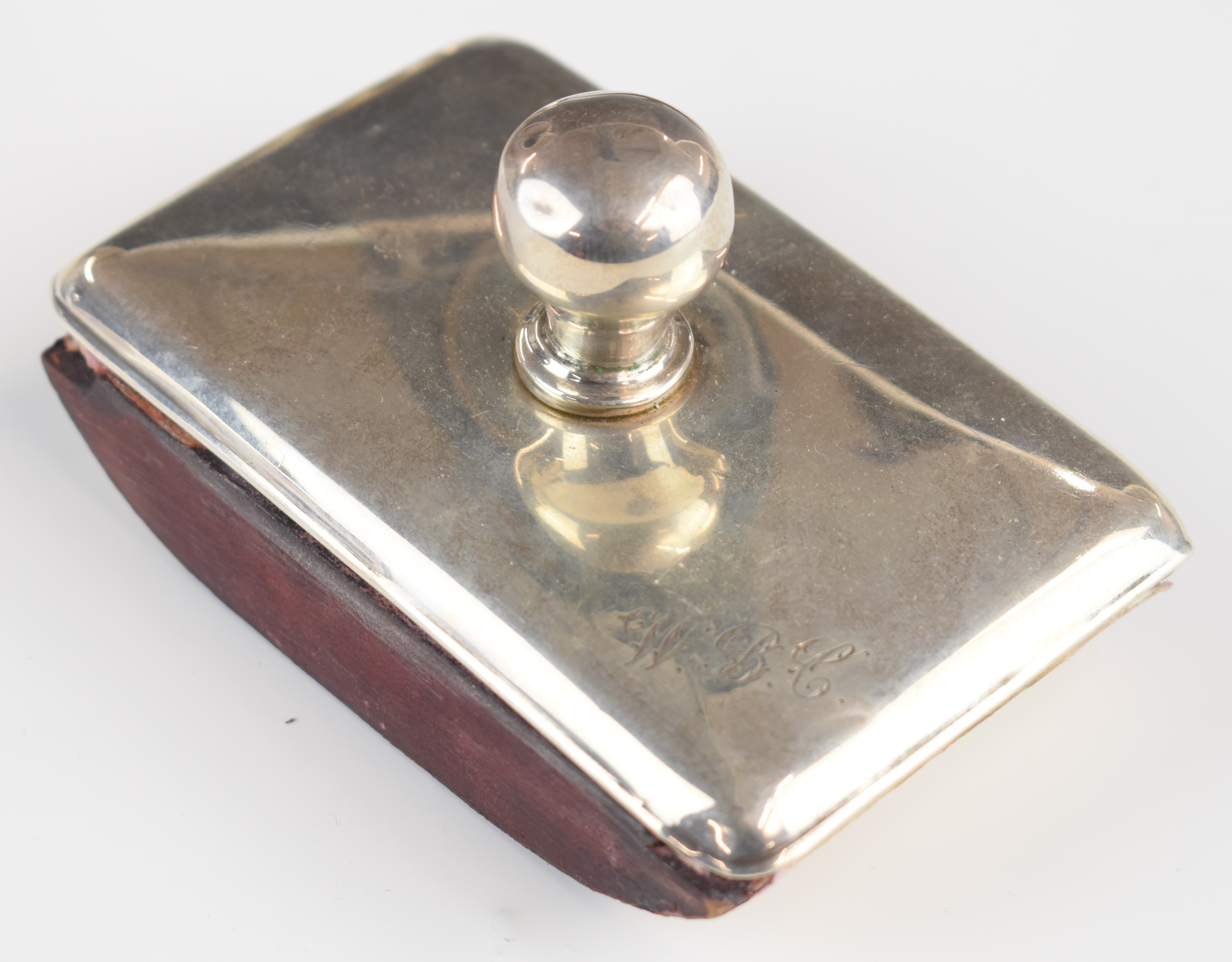 Two hallmarked silver mounted desk blotters together with two hallmarked silver inkwells, length - Image 2 of 7