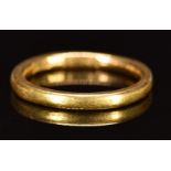 A 22ct gold wedding band / ring, 2.9g, size H