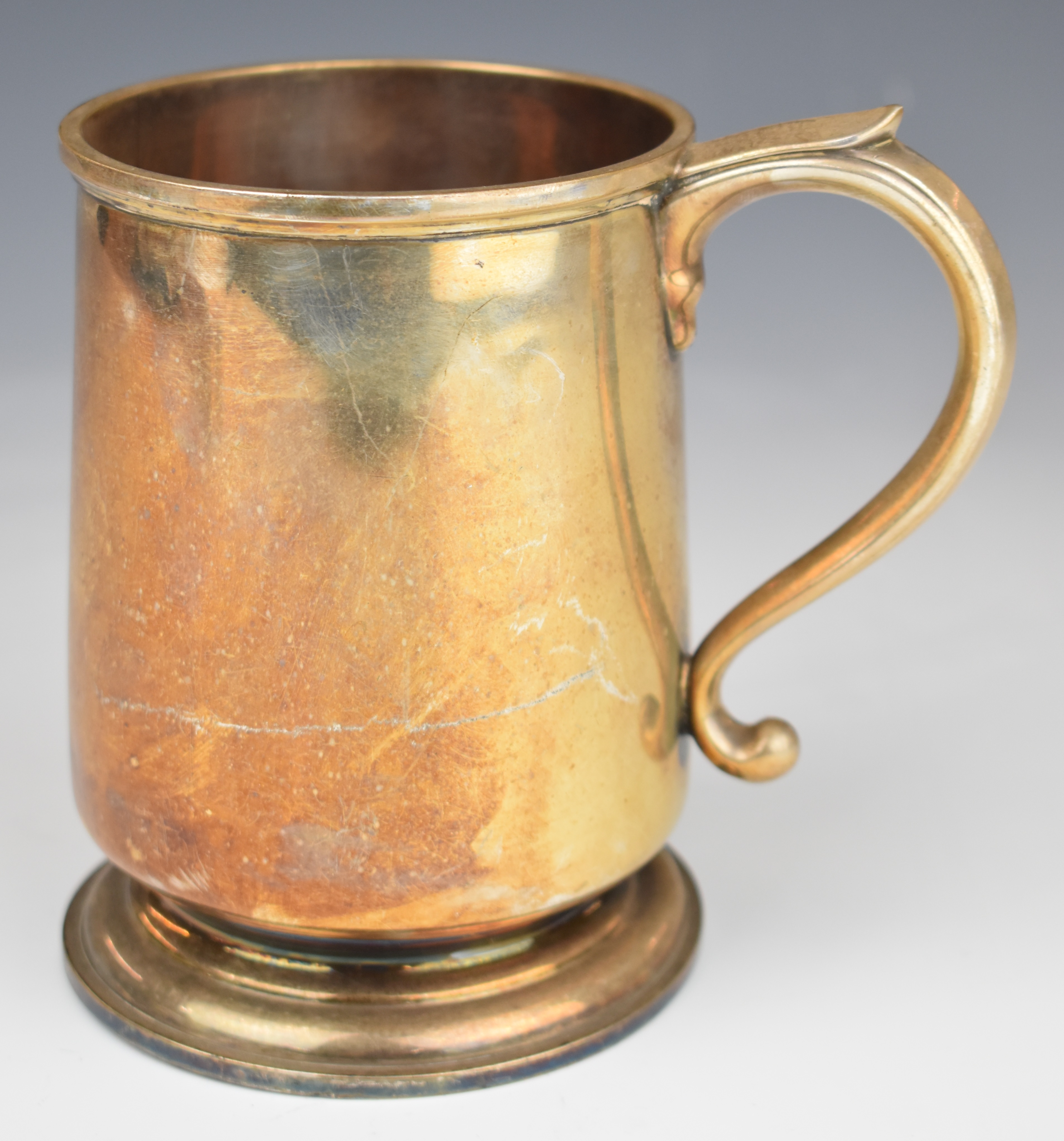 George VI hallmarked silver pint tankard, Sheffield 1943, maker Atkin Brothers, height 13cm,